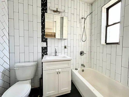 Building Photo - 3 bedroom in Bronx NY 10463