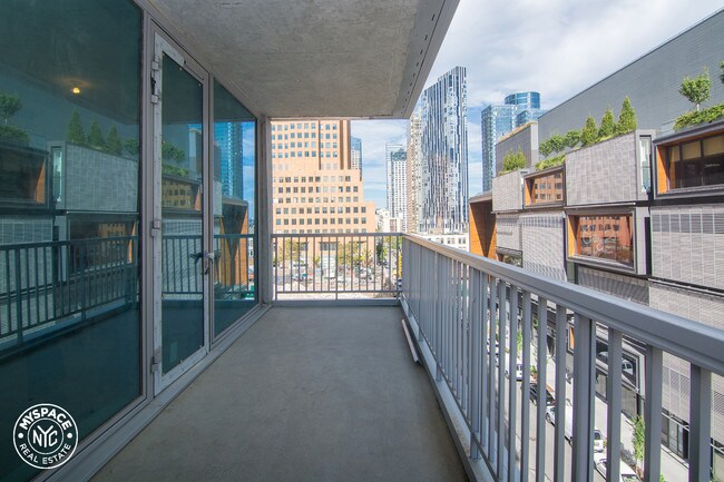 Foto del edificio - 436 Albee Sq
