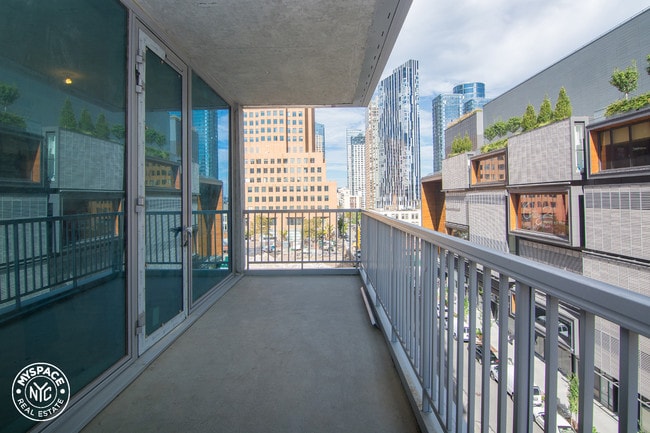 Building Photo - 436 Albee Sq