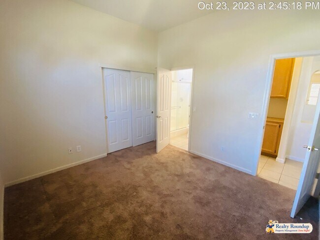 Building Photo - Desirable Wild Hawk Community