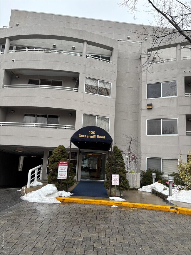 Foto del edificio - 100 Cutter Mill Rd