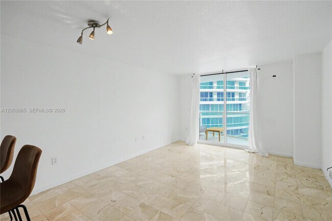 Building Photo - 2101 Brickell Ave