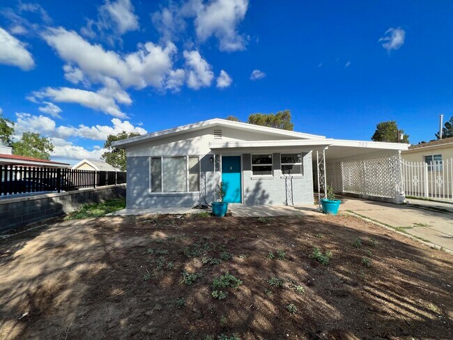 Building Photo - 202 Mango Rd