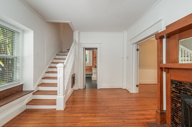 Building Photo - Inviting 1912 Dutch Colonial Home in the H...