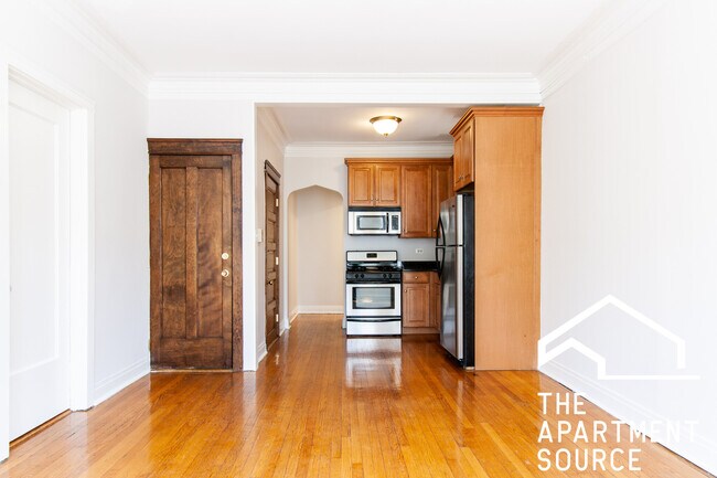 Foto del edificio - 652 W Buckingham Pl