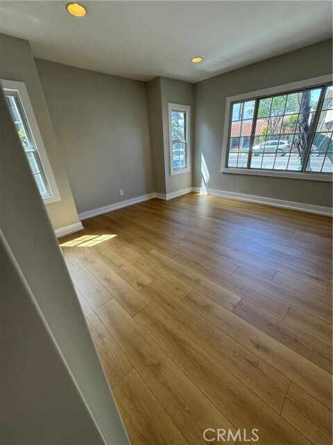 Foto del edificio - 2730 E Broadway