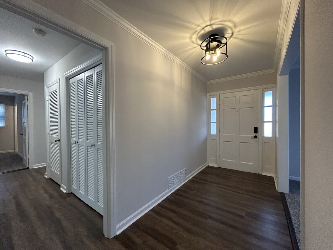 Foto principal - 609 Windsor Rd