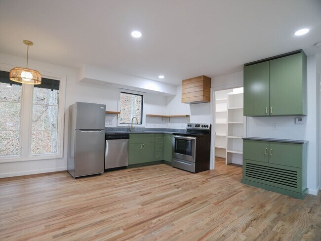 Building Photo - Picture Perfect wooded get away in Kingston Springs