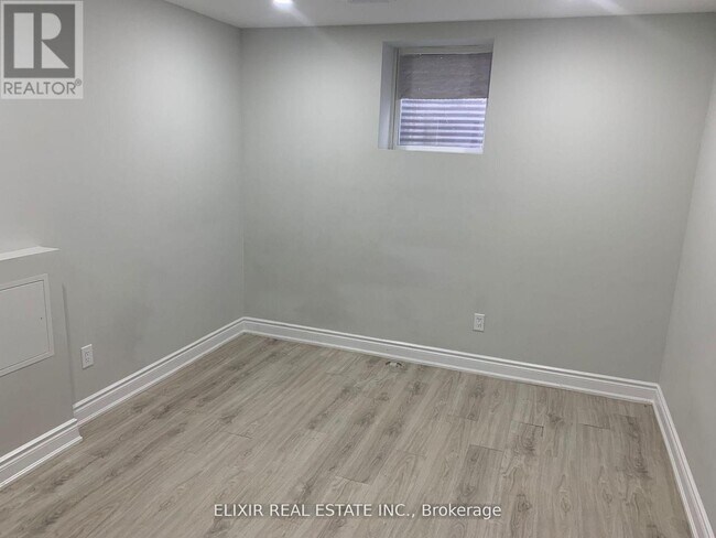 Photo du bâtiment - 32 Mayo Ave