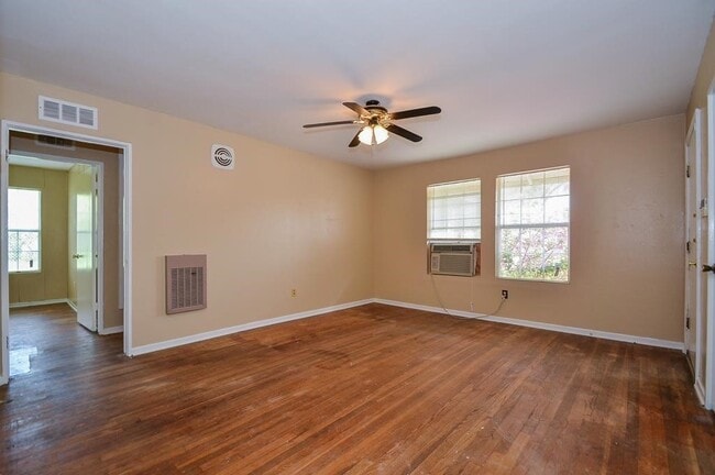 Building Photo - 5515 Flamingo Dr