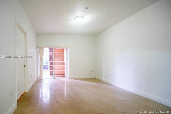 Building Photo - 5640 NW 115th Ct