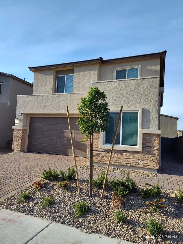 Foto principal - 8355 Hayden Hills Ave