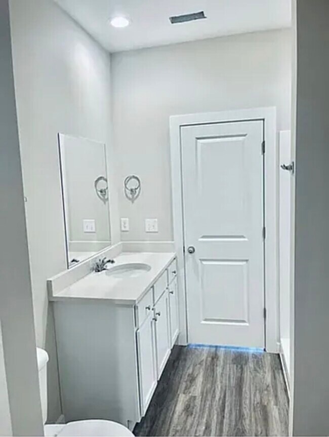 Foto del edificio - 1426 N Azena St