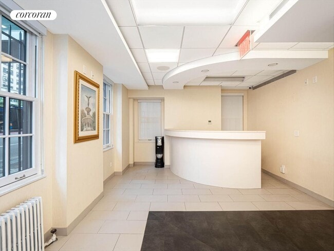 Building Photo - 137 E 67th St