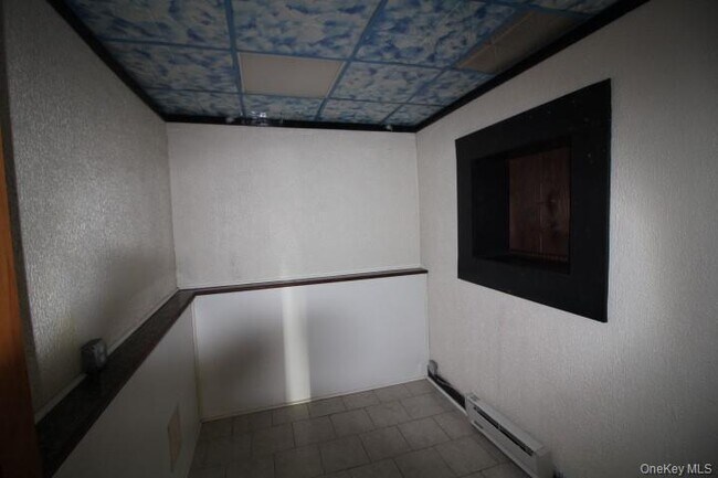 Foto del edificio - 325 N Main St