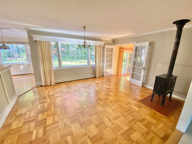 Foto del edificio - 3 Bedroom Home Shelburne VT Available Now