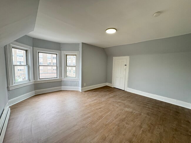 Building Photo - 65 Hudson St