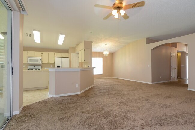 Building Photo - 1711 Scotch Pine Dr
