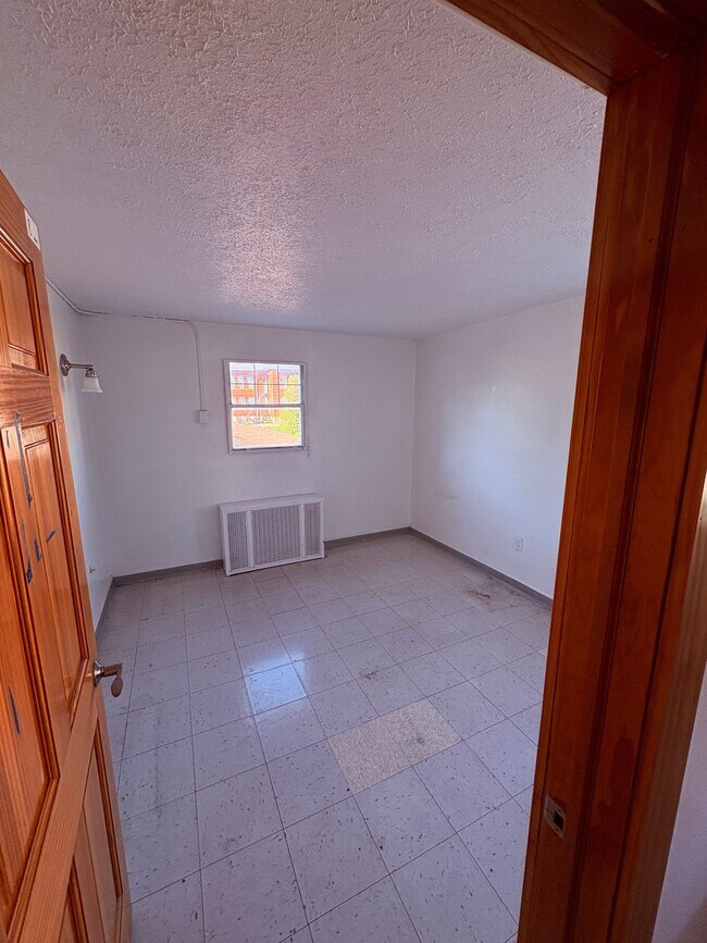 Foto del edificio - 312 W State St