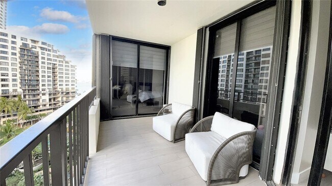 Foto del edificio - 520 Brickell Key Dr