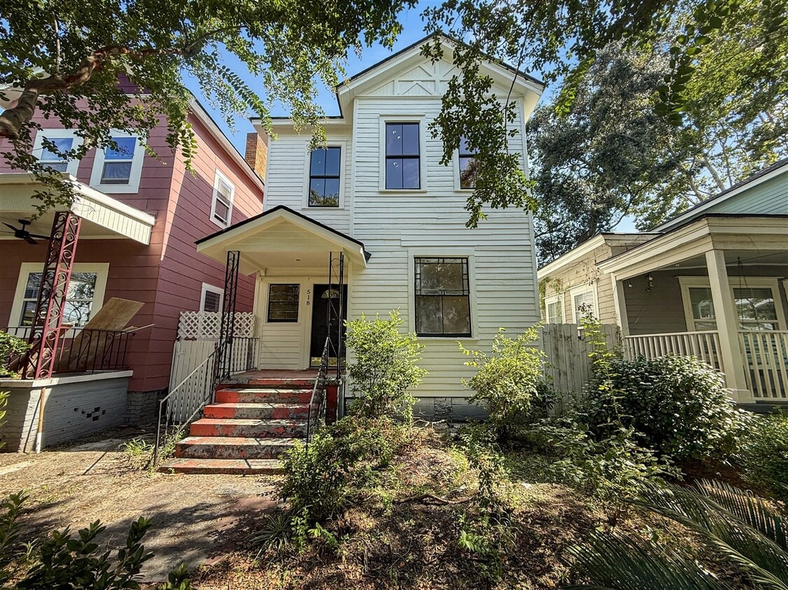 Primary Photo - 518 E 33rd St