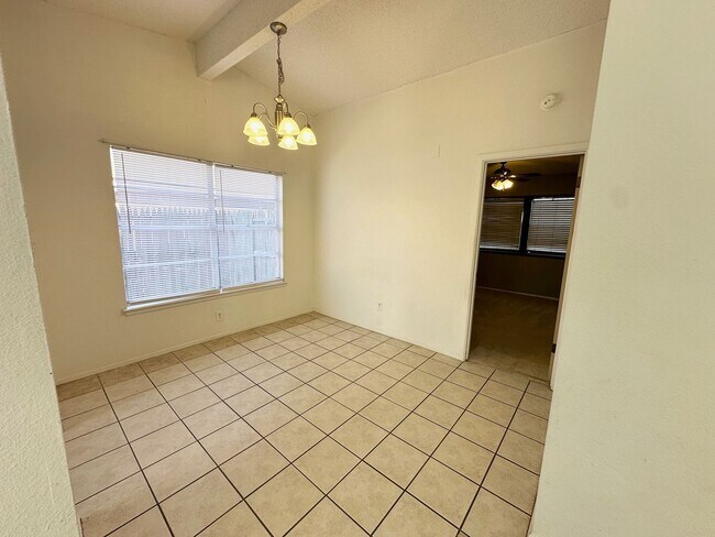 Foto del edificio - 3 Bed 2 Bath Ready to Rent ASAP