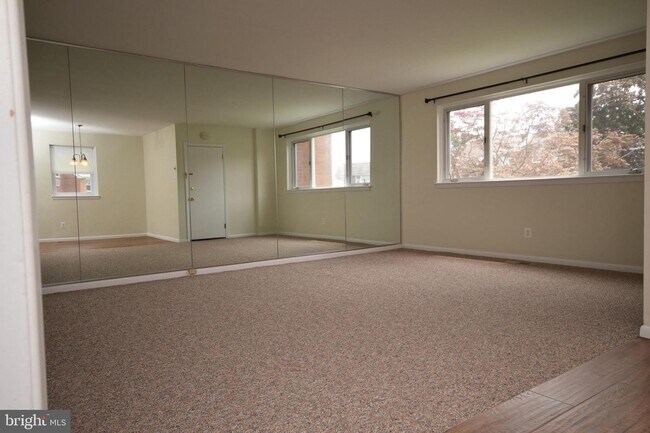 Foto del edificio - 512 Donna Cir