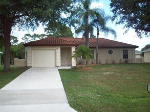 Building Photo - 1487 SW Leisure Ln