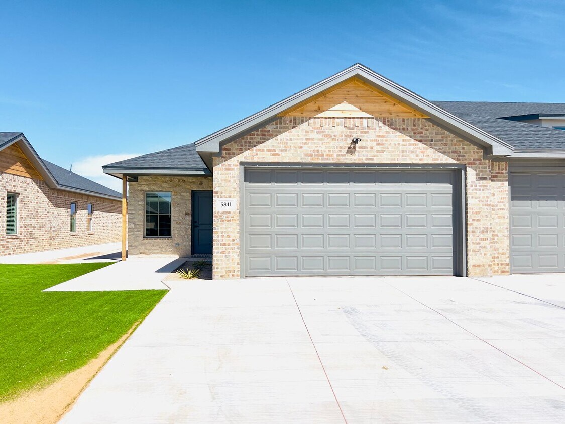 Primary Photo - Brand New 3 Bedroom Townhome in Escondido ...