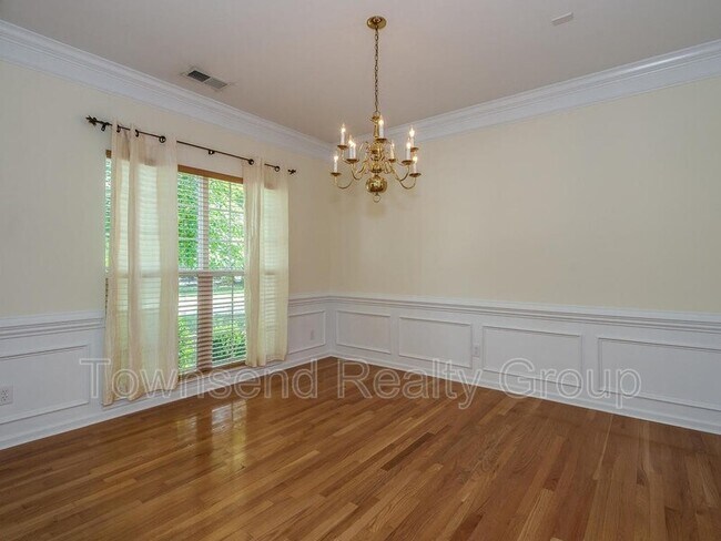 Building Photo - 9309 Shrewsbury Dr