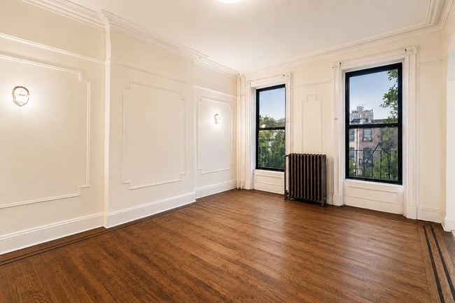 Building Photo - 441 Greene Ave