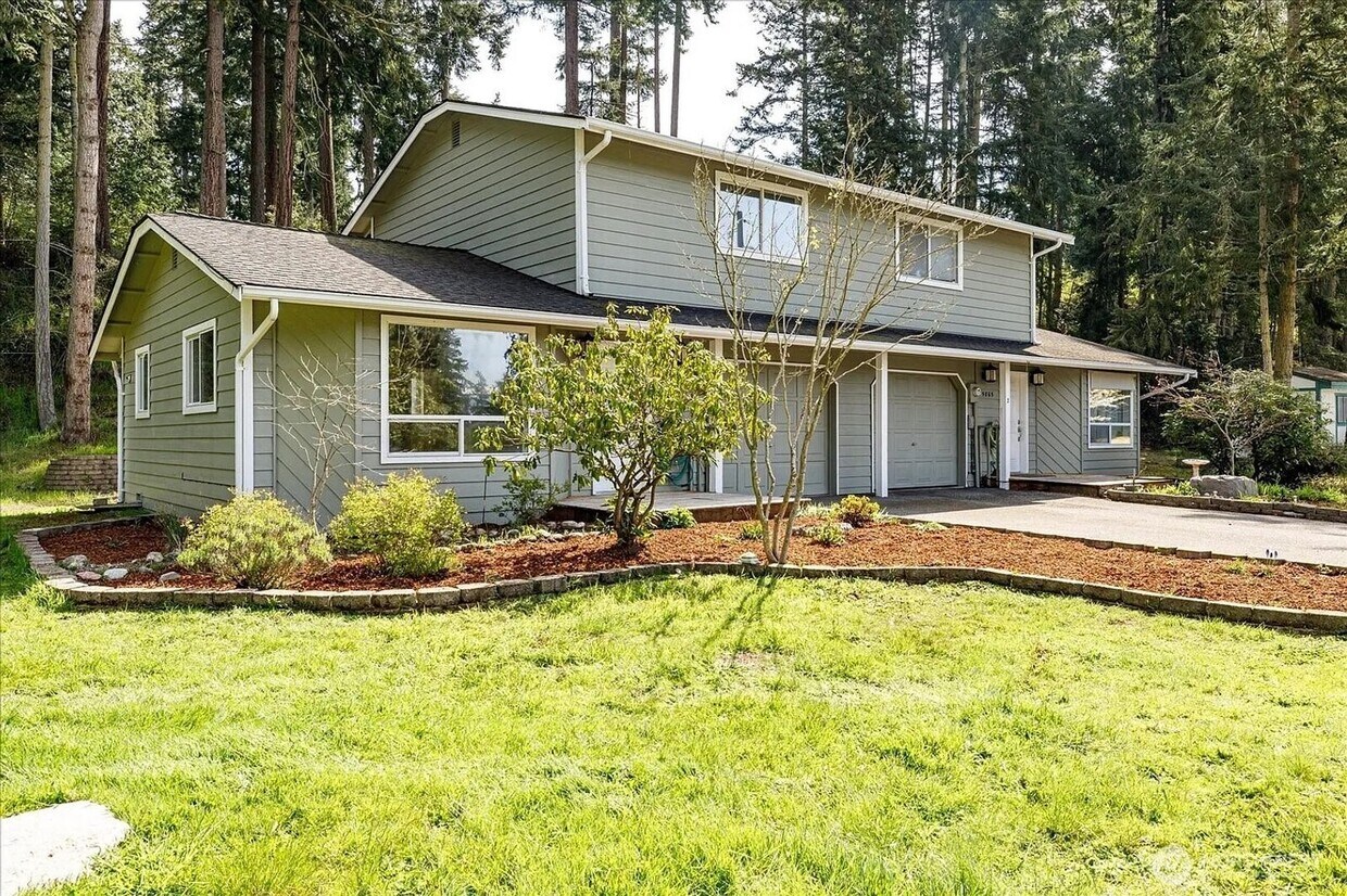 Foto principal - Charming 2BR Duplex Freeland