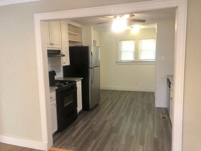 Building Photo - Remodeled Adorable Midtown Bungalow!