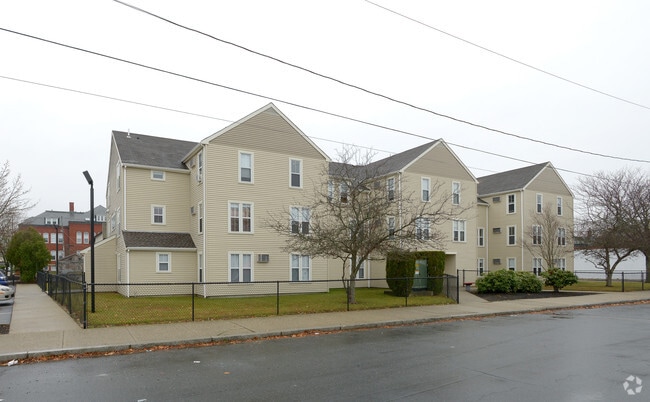 Building Photo - Verdean Gardens