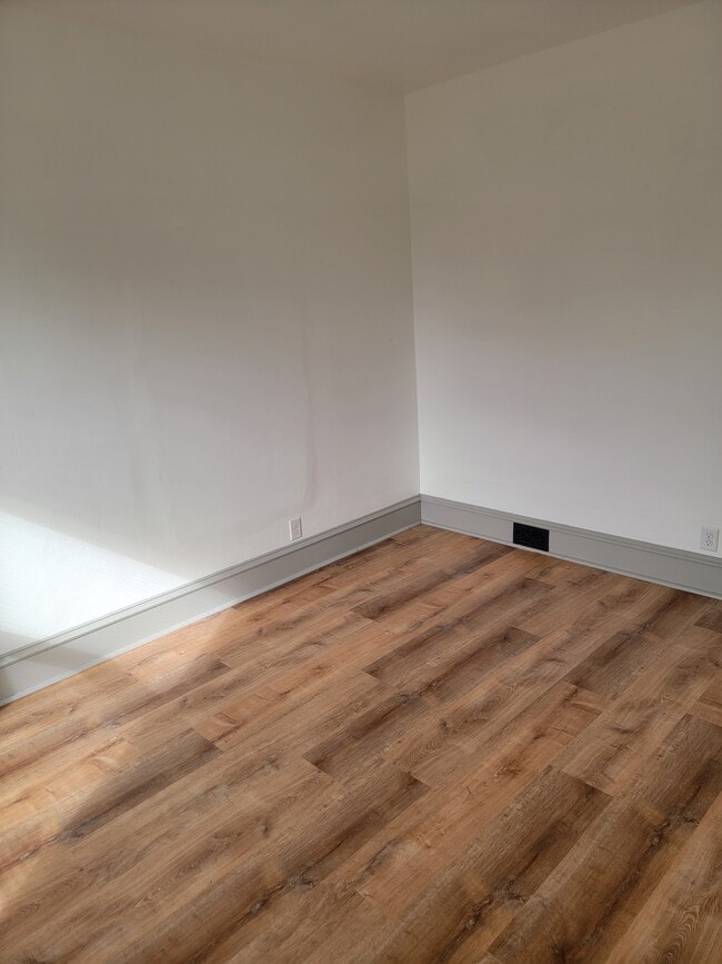 Building Photo - 1120 Geele Ave