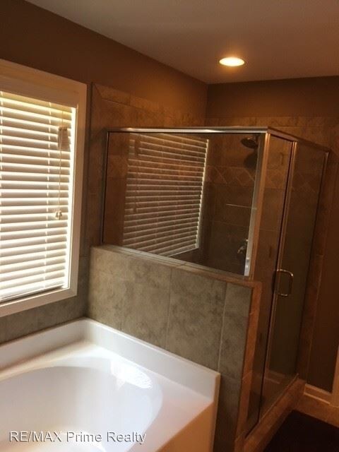 Building Photo - 5 br, 3 bath House - 618 Sweetbay Parkway