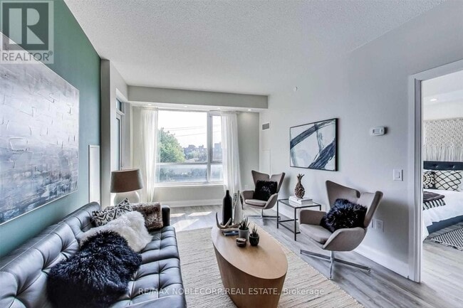 Building Photo - 2800 Keele St