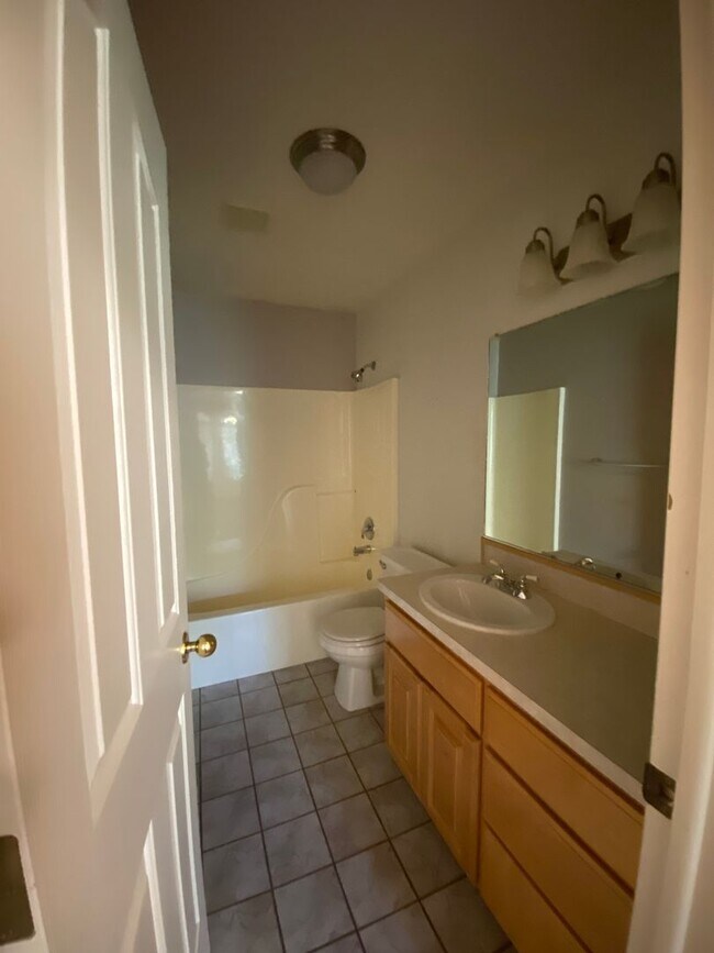 Foto del edificio - 5 bedroom / 3 bathroom Single Family Home