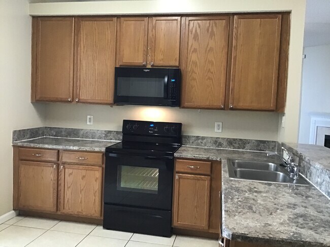 Building Photo - 2038 Belhaven Dr