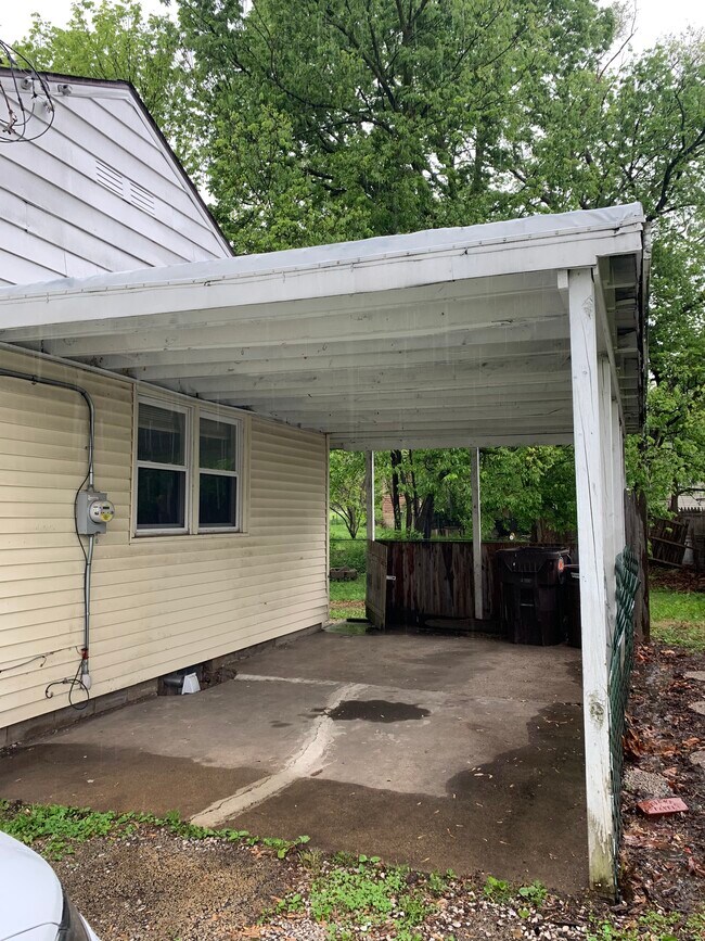 Attached Carport - 1025 W Crestwood Dr