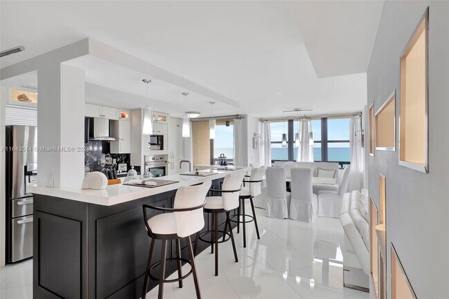 Foto del edificio - 2555 Collins Ave