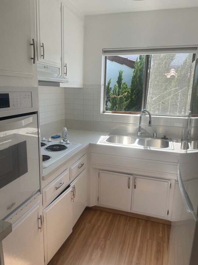 Foto del edificio - 8315 Blackburn Ave