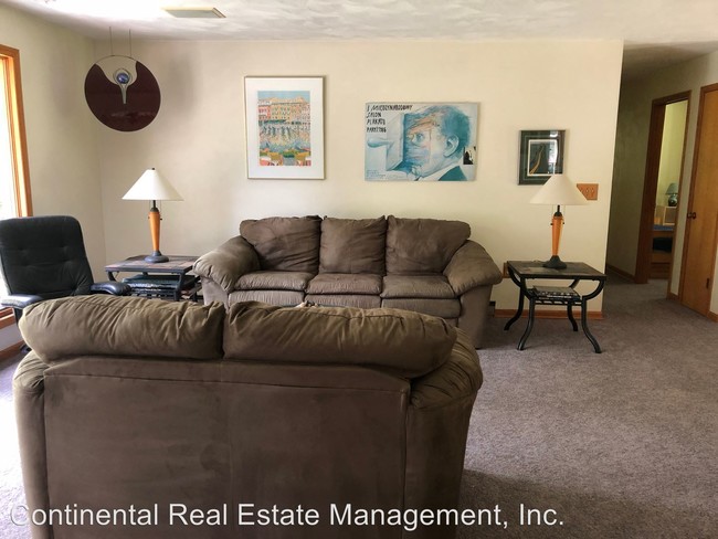 Building Photo - 4 br, 2 bath House - 221 Villa Crest Drive