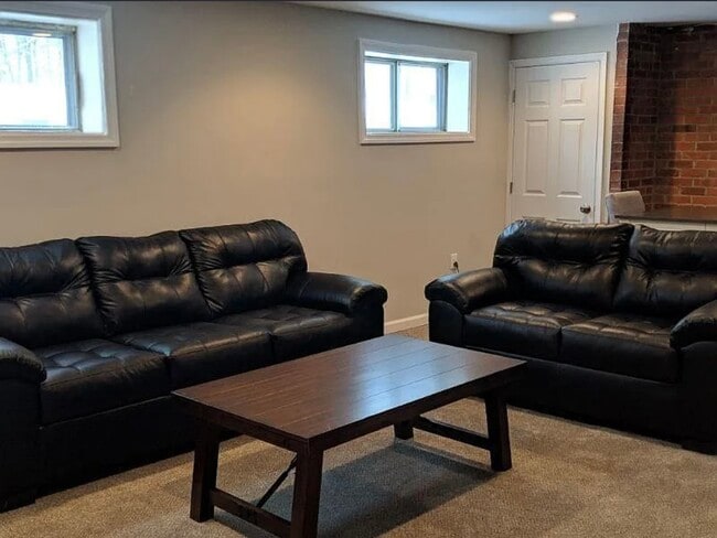 Foto del edificio - 10208 Farrar Ave