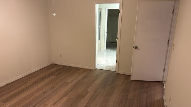 Building Photo - Beautiful 4 Bed / 2 Bath Single-Family Hom...