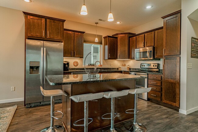 Building Photo - 2456 Waterpark Loop SE