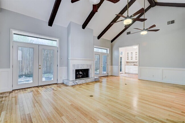 Building Photo - 2423 Nantucket Dr
