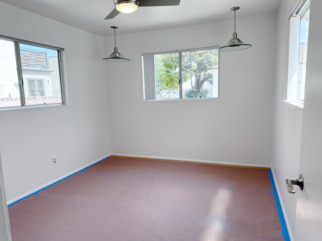 Building Photo - 2108 Pier Ave