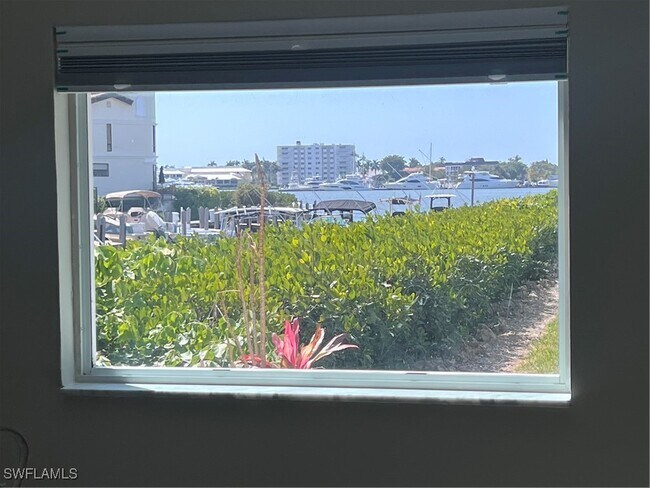 Foto del edificio - 1320 Blue Point Ave