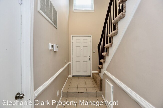 Building Photo - 3 br, 2.5 bath House - 2465 Reagan Avenue